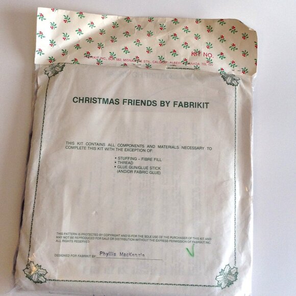 Vintage Fabrikit 1105 Phyllis Mackenzie Christmas Stuffed Mrs. Mouse Sewing Kit - Picture 4 of 5